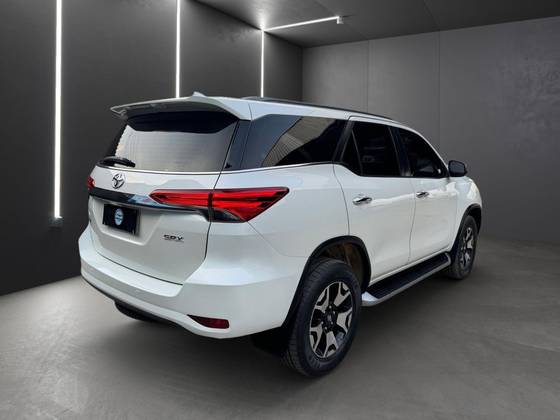 TOYOTA HILUX 2.8 SRX 4X4 CD 16V DIESEL 4P AUTOMÁTICO